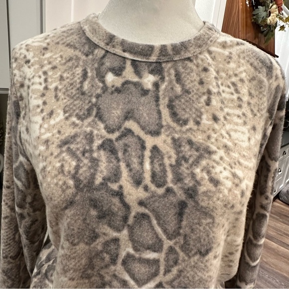 Gaze XS Reptile Snake Neutral Fleece Cozy Casual Long Sleeve Sweatshirt Top - Picture 2 of 11